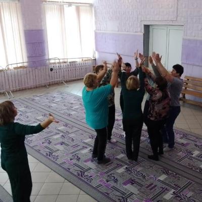 Занятие в кружке танцевально-двигательной терапии
