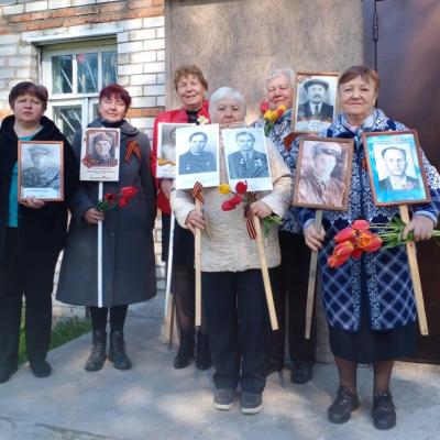 Возложение цветов к местам захоронений