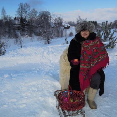 Бабушка на санках