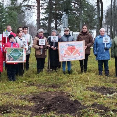 13 ноября в селе Семлево состоялась памятная акция по высадке саженцев сибирского кедра.