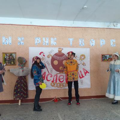 Масленица идёт, блин да мёд несёт