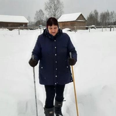 Скандинавская ходьба с получателем социальных услуг.