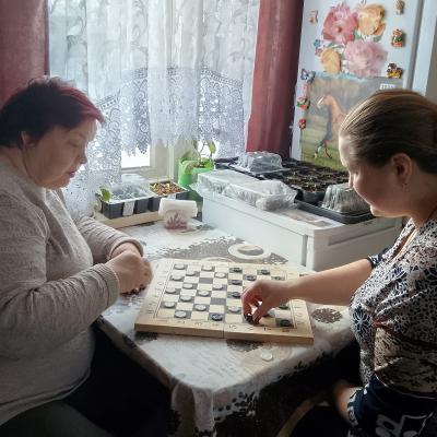 «Игра в шашки».