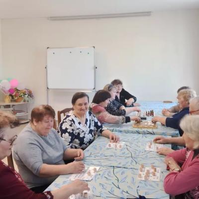 Настольные игры шахматы, лото и шашки — игра для ума и души.