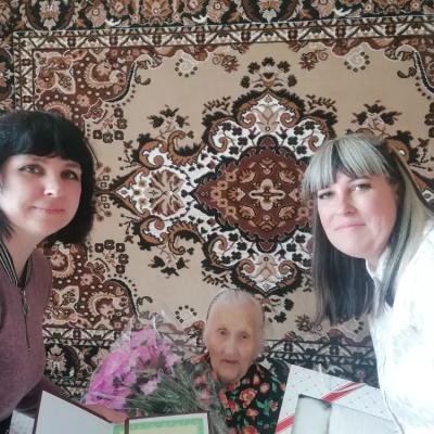 Поздравили труженицу тыла Елену Кузьминичну Ананченкову со 100-летним юбилеем