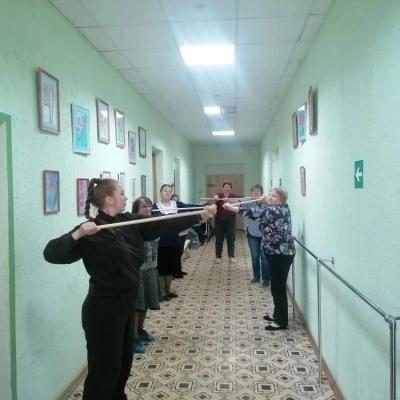 Растяжка с палками